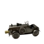 Auto retro- kovový stojan na fľašu